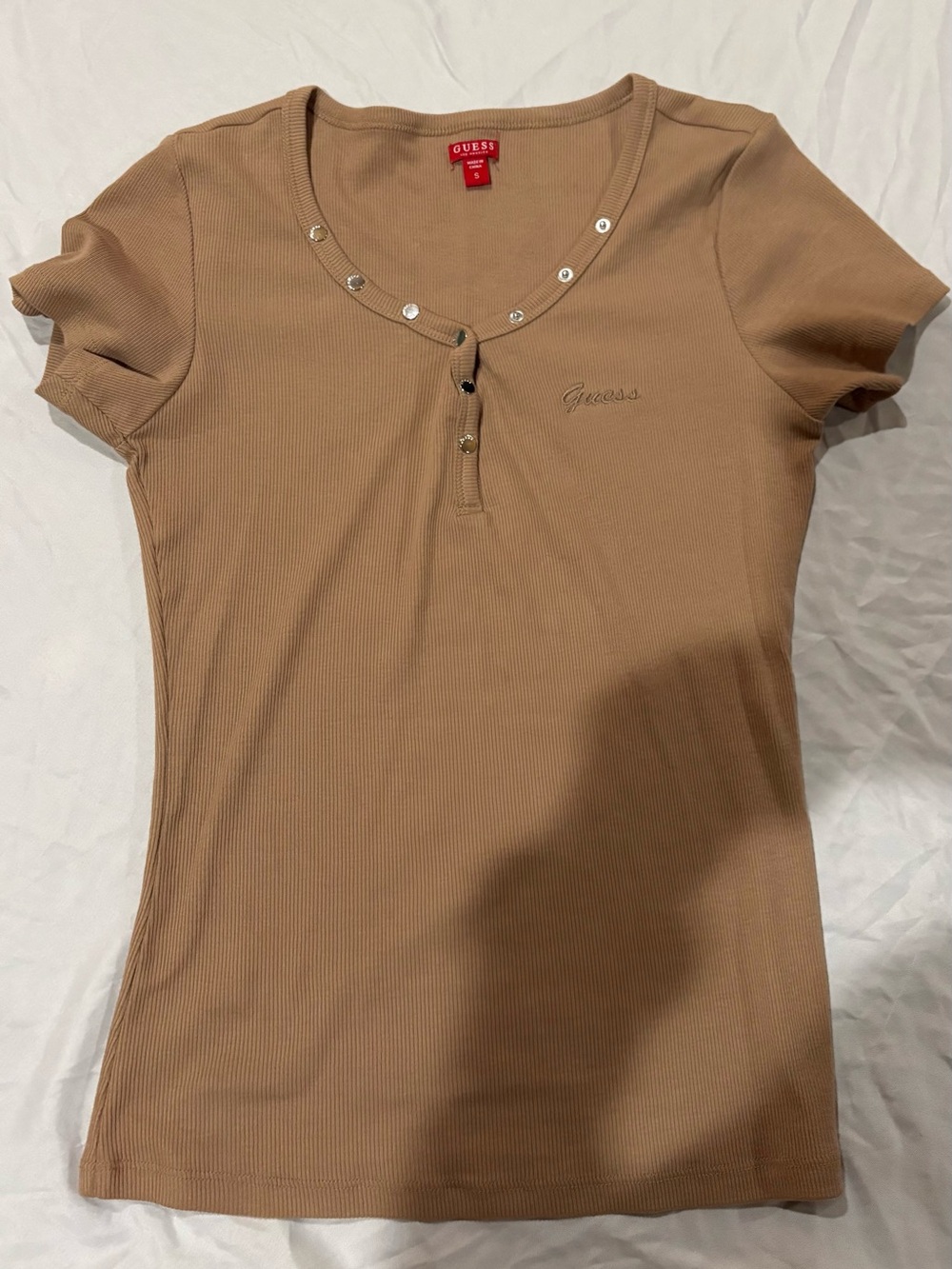GUESS Tan Ribbed Short Sleeve Snap Henley Tee